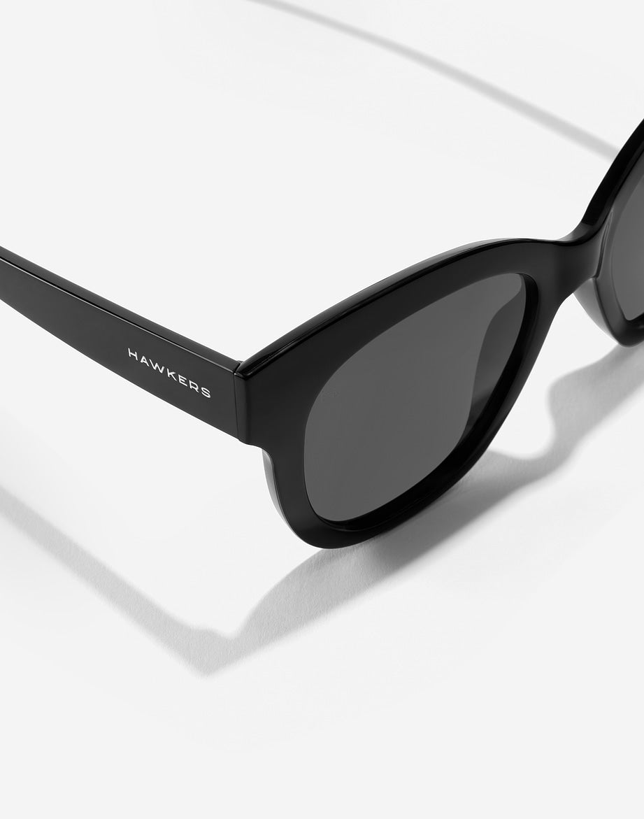 AUDREY RAW - POLARIZED BLACK HAWKERS